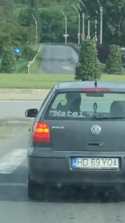 Numele scris pe lunetă
