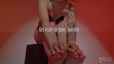 Raise your hand if you're a footslut