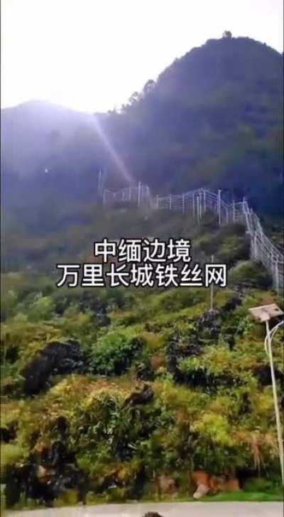 JUST IN: New Chinese Wall between China and Myanmar to stop young Chinese people from fleeing Zero-Covid rule tyranny of Xi Jinping. It has cameras, sensors, wire fence, searchlights...and watch towers 🚨🚨🚨