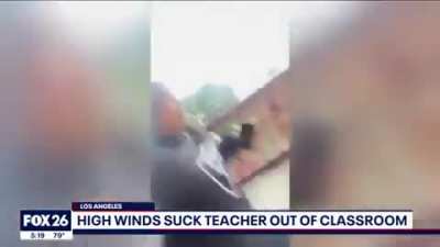 WCGW Opening a door after hearing super loud wind sounds