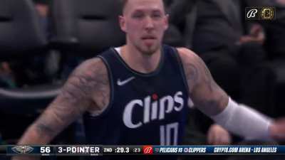 [Highlight] Daniel Theis shows off his range and hits the three-pointer to cut the Pelicans lead to 1! Pelicans were once up 21!
