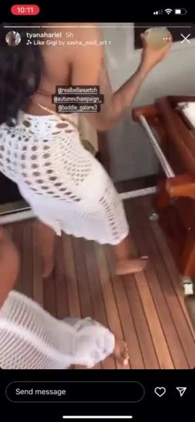 👅👅
