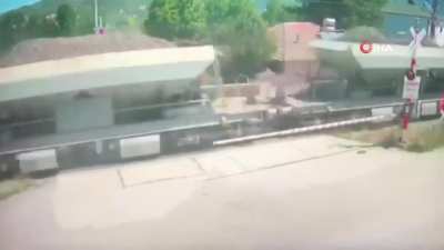 Помахал ручкой, прощаясь с машиной