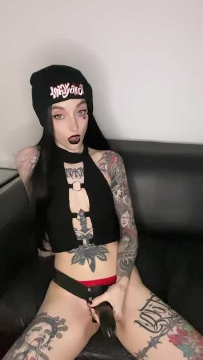 Would you let me deflower that ass? I wanna hear u screaming ty queen ;)
