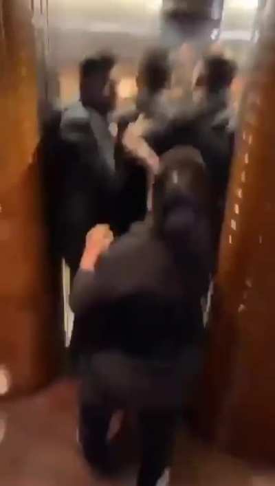 Scuffle between few boys and bouncers at a club in Mumbai,India