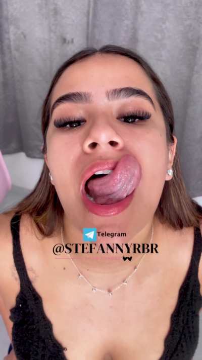 SHOWING MY LONG TONGUE ON KNEES FOR YOU❤️&zwj;🔥