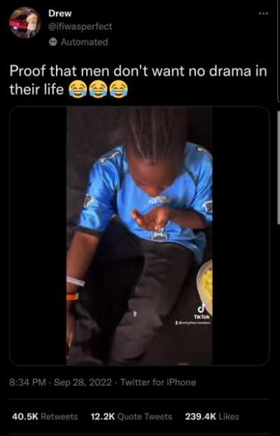 The lil shoulder tap like "don't say anything" 😂