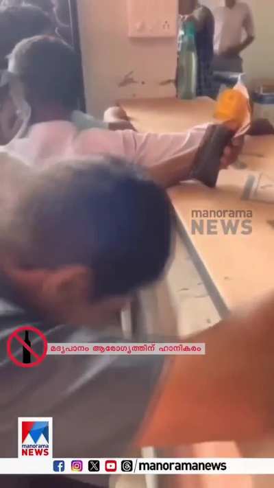 ബവ്റിജസില്&zwj; നിന്ന് ആദ്യ മദ്യക്കുപ്പി വാങ്ങി, സന്തോഷം കൊണ്ട് തുള്ളിച്ചാടി മദ്യപാനി. 
