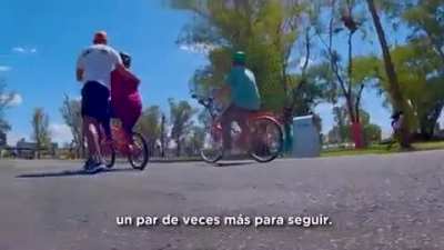 Si sos adulto mayor y no sabes andar en bici el gobierno porteño te enseña
