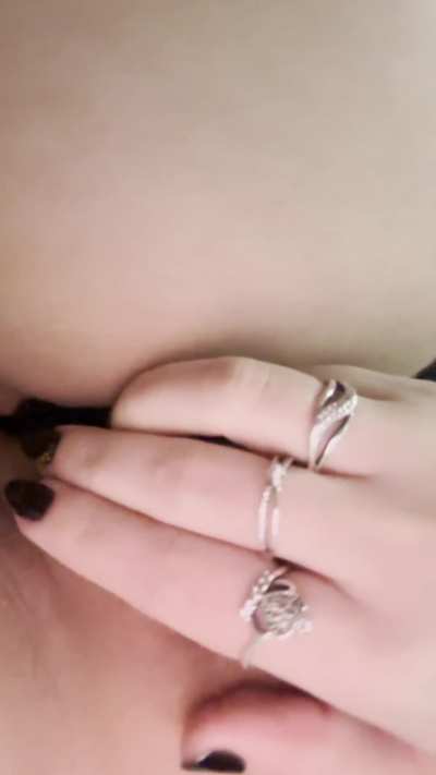 Baby, Latinas are the hottest women! Hereâs one that wants to please you.
