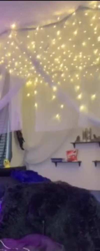 Doesn&rsquo;t realise she&rsquo;s still in the stream shot