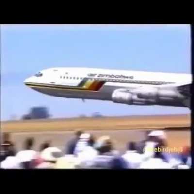Air Zimbabwe extremely low flyby in the 90s