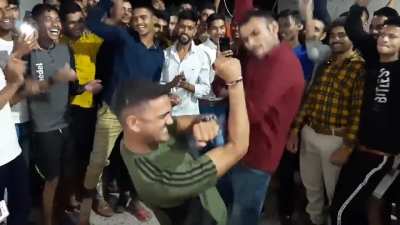 Kl Paper H Or Masti Rukne ka naam nhi leri