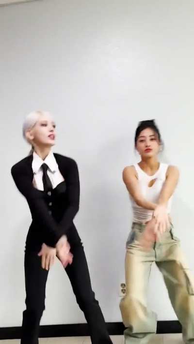 230830 Jeon Somi TikTok Update - Jihyo&rsquo;s Fast Forward Challenge with Jeon Somi