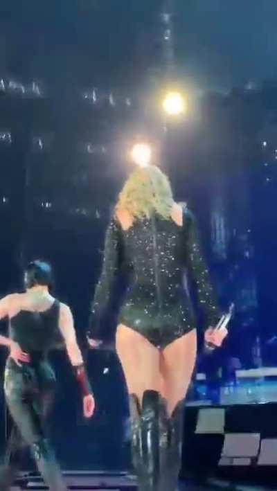 Taylor likes that we&rsquo;re staring