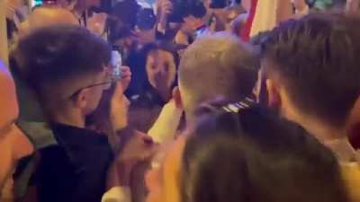 Az &eacute;jszaka f&eacute;nypontja: MP tot&aacute;l bebaszva nyomatja a magyar nemzeti hiphopra