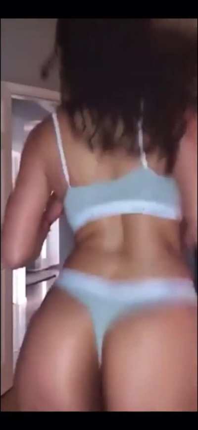 She could probably do that all day 😮&zwj;💨