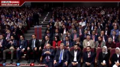 "her sabah T&uuml;rk&uuml;m demekle T&uuml;rk olunmaz" diyerek 8 Kasım 2013'te andımızı kaldıran cumhurbaşkanı tayyip erdoğanın "T&uuml;rk&uuml;m,doğruyum,&ccedil;alışkanım" dememizden duyduğu rahatsızlığı dile getirdiği konuşması(3.11.2018)