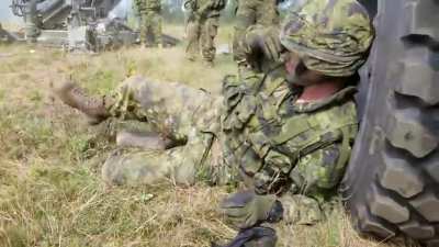 How canadian army wakes up their soldiers