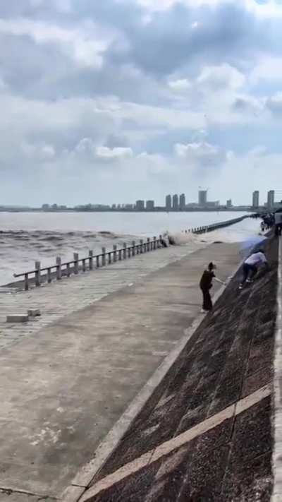 To outrun the tide