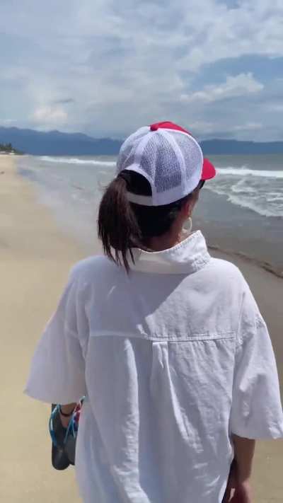 "Come spend a day with me while on holiday ⛱️"