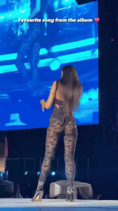 Jiggly Ass 🥵