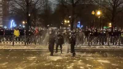 Russian protests with an appropriate soundtrack
