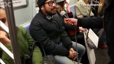 Metrob&uuml;ste kendi halinde oturan erkeklerin &uuml;st&uuml;ne ''Bacaklarını A&ccedil;arak Oturdukları (Manspreading)'' gerek&ccedil;esiyle &ccedil;amaşır suyu d&ouml;ken feminist . Birisi bana bunu yapacak onu tutup komaya sokana kadar d&ouml;vmezsem şerefsizim . Amınakodumun orospuları iyice şıma