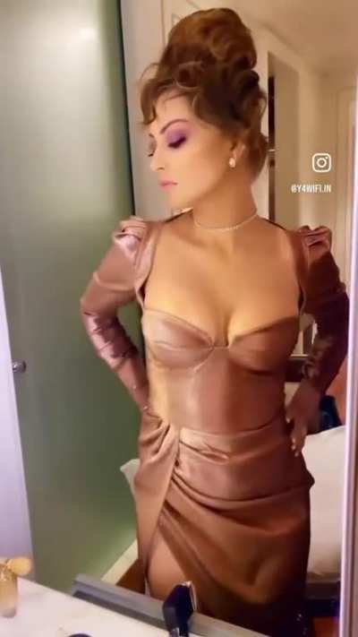 urvashi rautela sexy