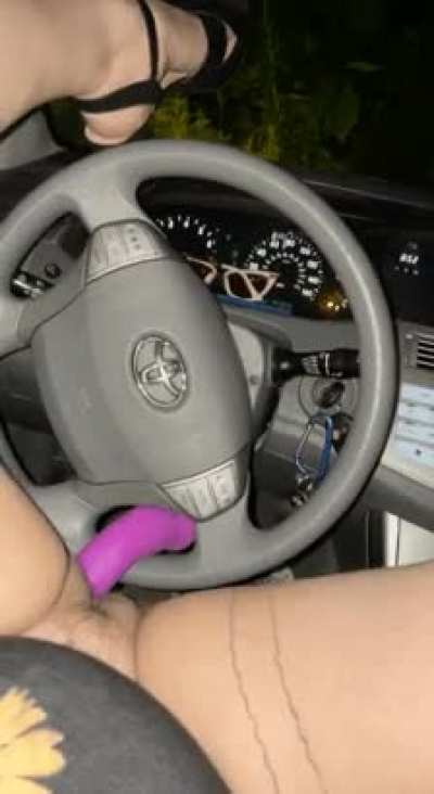 Always finding new ways to fuck myself in the car! What would you do if you saw this parked next to you 💋