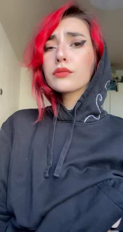 she loved hentai and doing ahegao😌