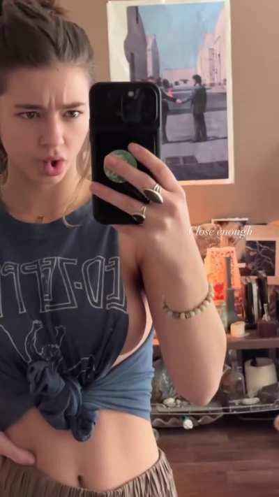 Side boobs