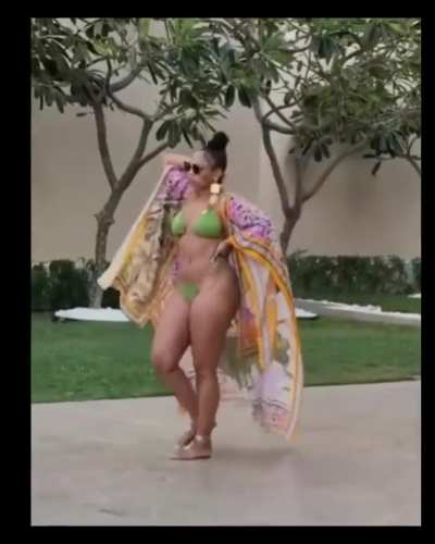 Tittys Bouncing