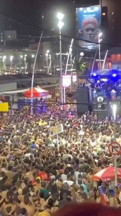 Saudade da minha Bahia! "Tomo guaran&aacute;, suco de caju, ei S&eacute;rgio Moro vai tomar no c#! Tomo guaran&aacute;, suco de caju, ei Bolsonazi, vai tomar no C#!