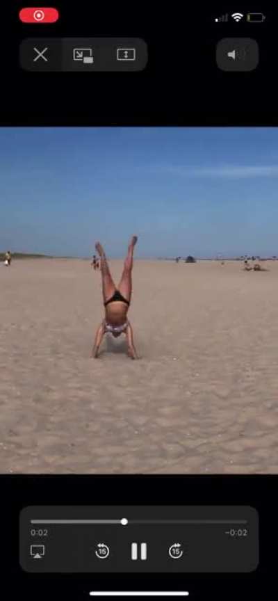 Pause it on her nice ass at the end