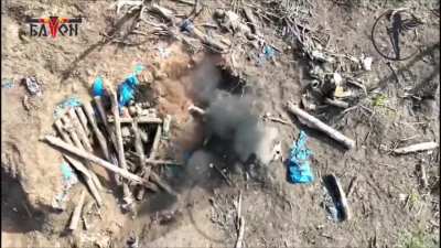 Grenade falls under russian soldier's bulletproof vest