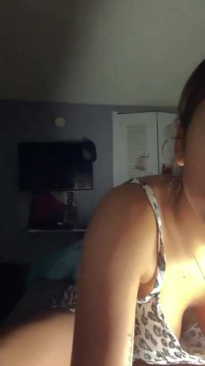 Deep downblouse 