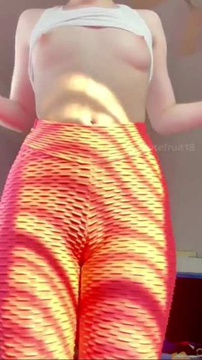 there's a surprise in the back of my yoga pants, wanna see?