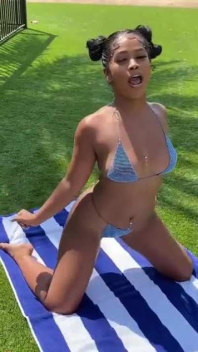This whore needs some pounding 🥵