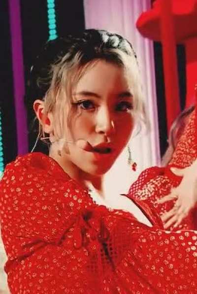 Chaeyoung's epic "Cause you know me" ❤
