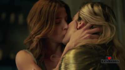Cobie Smulders &amp;amp; Ioanna Gika (Stumptown - s01e06)
