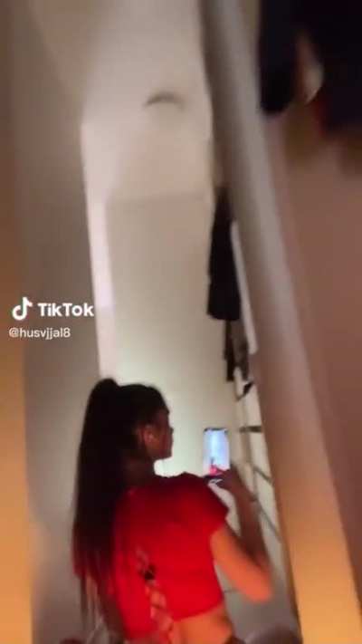 Wait for her bend over 🍑