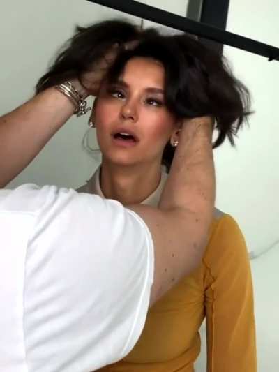 For all of my mobile users, Nina Dobrev