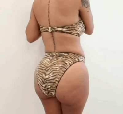 She thick 😍