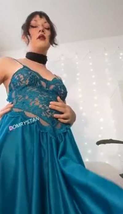 Let you hypnotize by her big cock