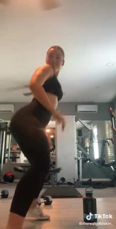 Needed a new fleshie to possess and lucky for me , there were a lot to pick from at the gym because new year resolutions. Found this thick meat bag , jumped into her booty and couldn&rsquo;t help shake my new assets