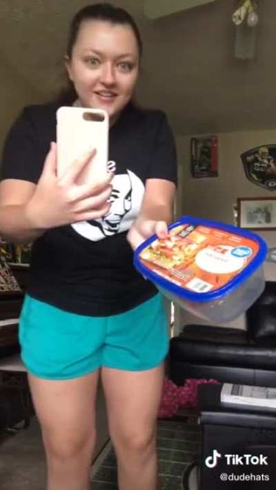 POV: you&rsquo;re homeless and I bring you food