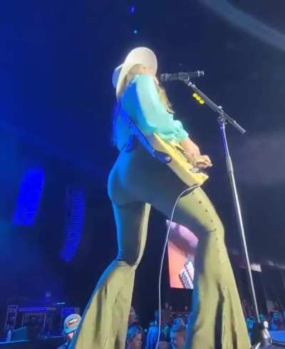 "WWDD - What Would Dolly Do?" (Live at The BB&amp;amp;T Pavilion - Camden, New Jersey) August 14th, 2021