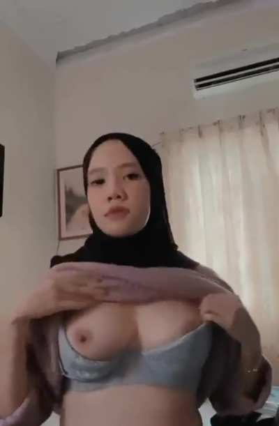 hoejabi play her nipples hard &hearts;️🥵