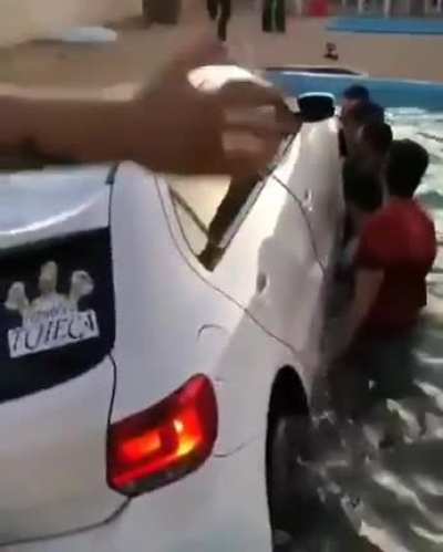 Pula e tira, n&atilde;o deixa afundar!